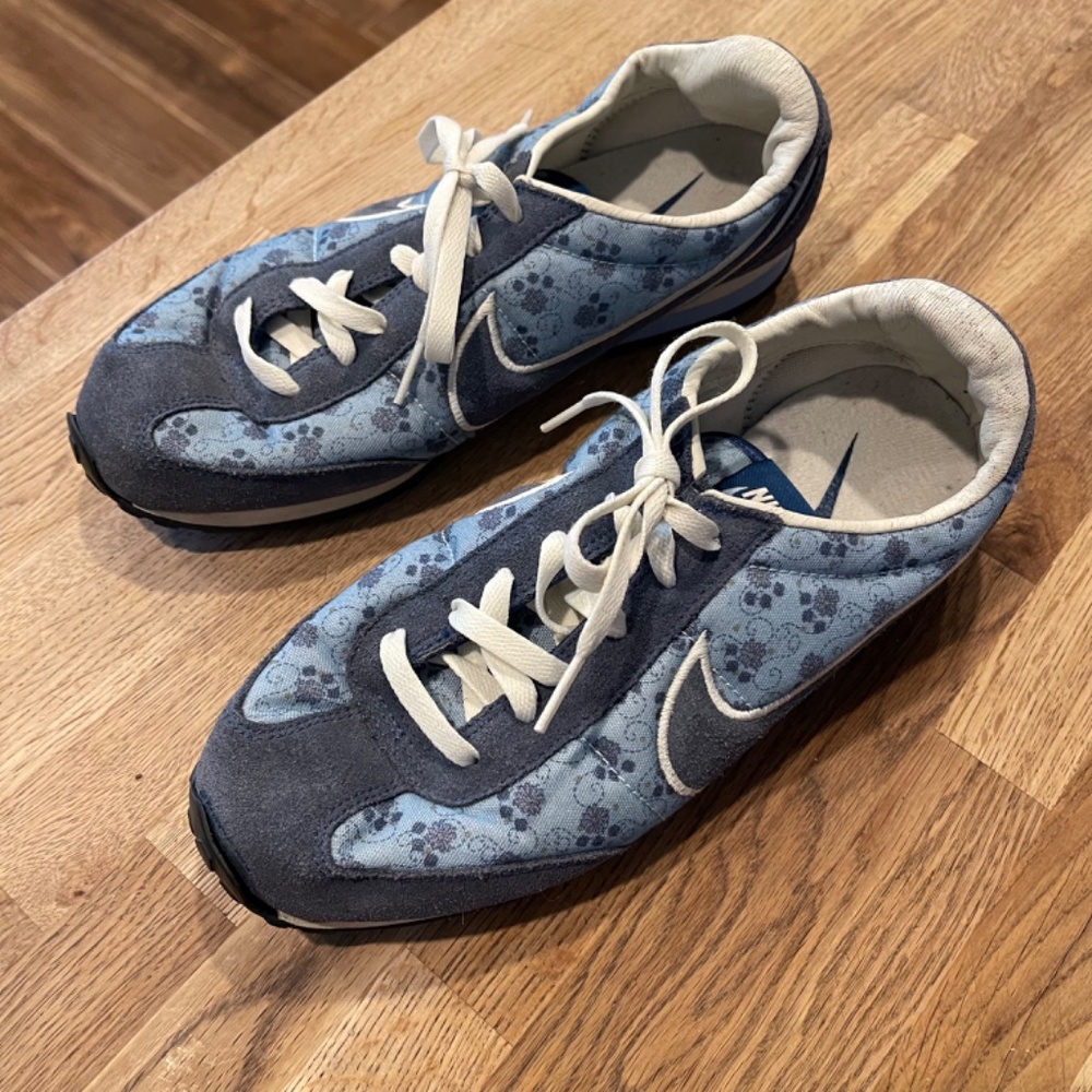 Womens Nike Blue Floral Print Sneakers, Size 9.5